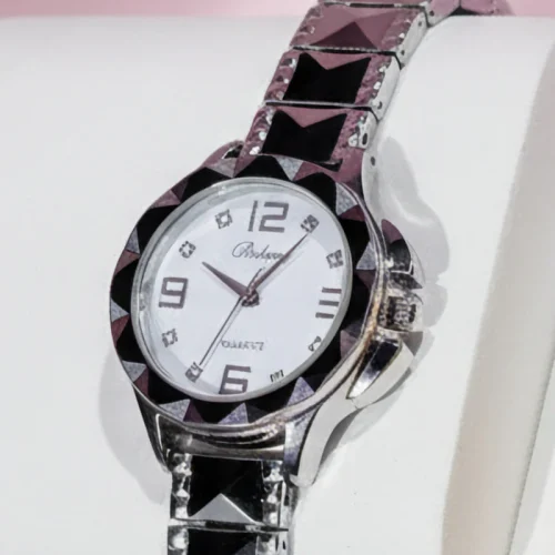Pyramid Band Round Face Quartz Movement Watch Silver