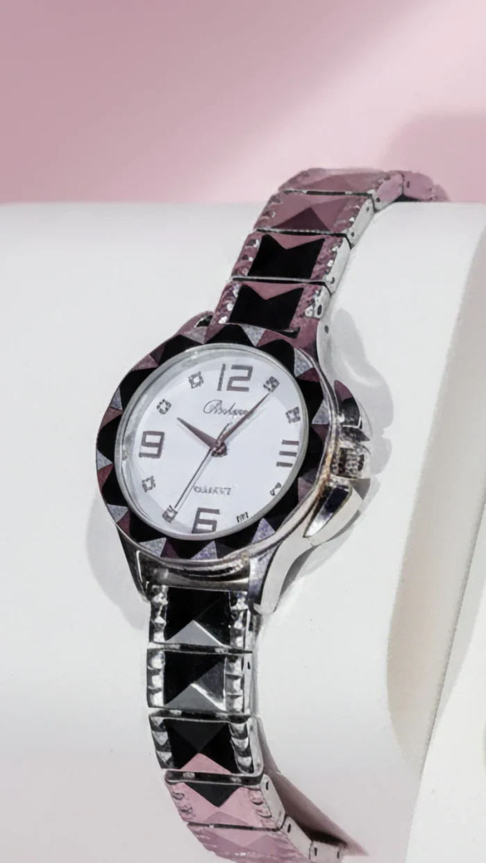Pyramid Band Round Face Quartz Movement Watch Silver